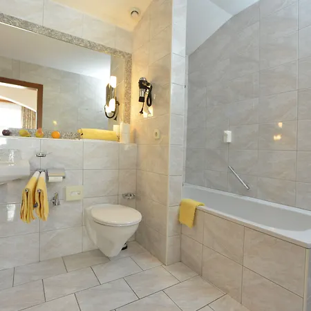 Residenz Hochland 4* זיפלד אין טירול