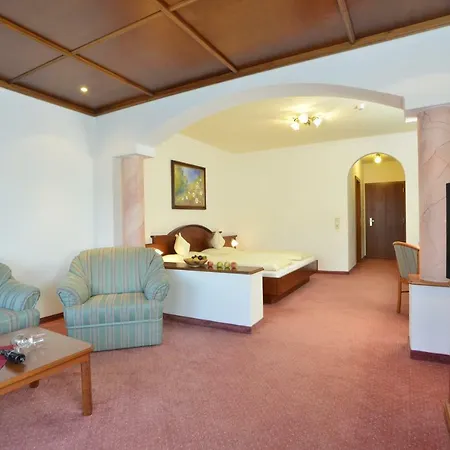 מלון Residenz Hochland 4*